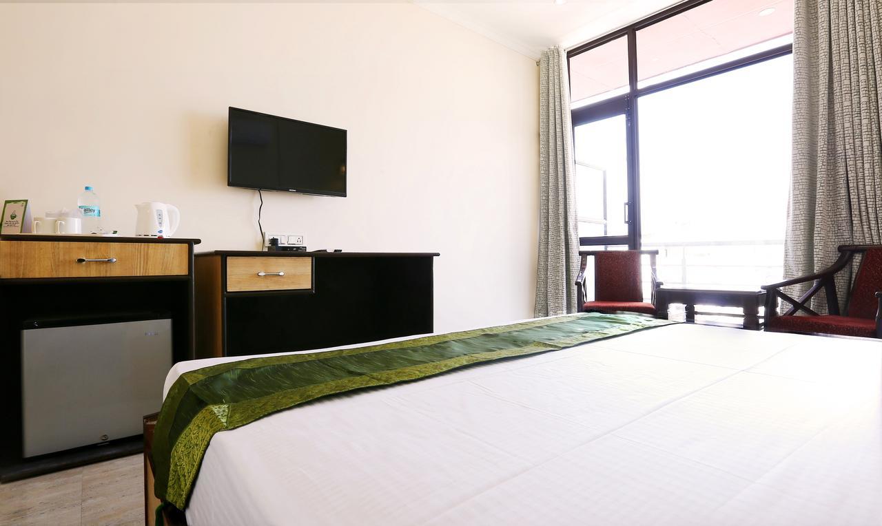 Treebo Blessing Bells Hotel Dehradun Exterior photo